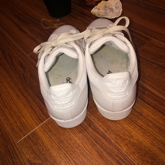 ✨ ADIDAS CLASSIC SUPERSTARS WITH IRIDESCENT FRONT✨ - Picture 4 of 5